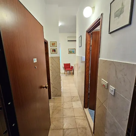 아파트 Center D16 In The Ancient Palace 스플리트