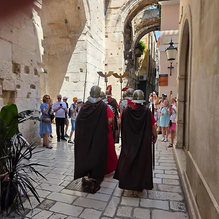 Center D16 In The Ancient Palace 스플리트