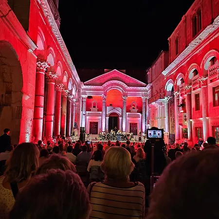 Center D16 In The Ancient Palace 아파트 스플리트