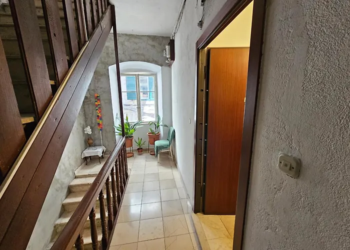 Center D16 In The Ancient Palace *