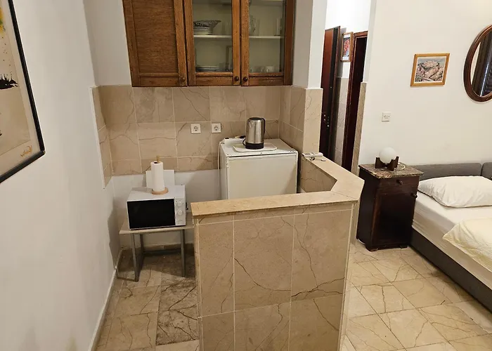 Center D16 In The Ancient Palace